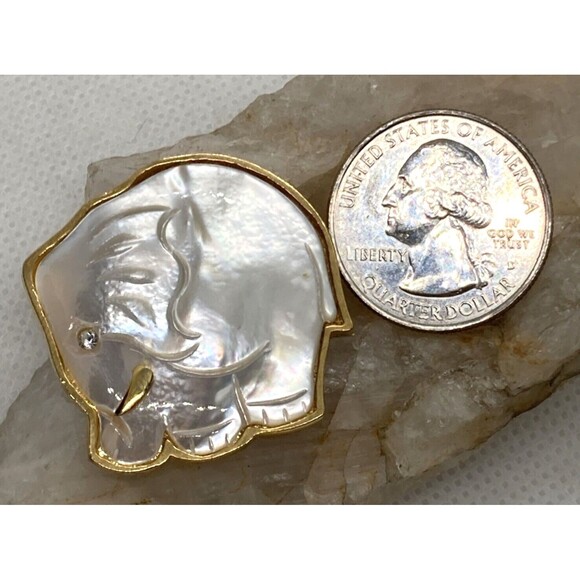 Vintage AD 2004 Gold Tone Mother of Pearl & CZ Elephant Pin Brooch Animal - Picture 2 of 7